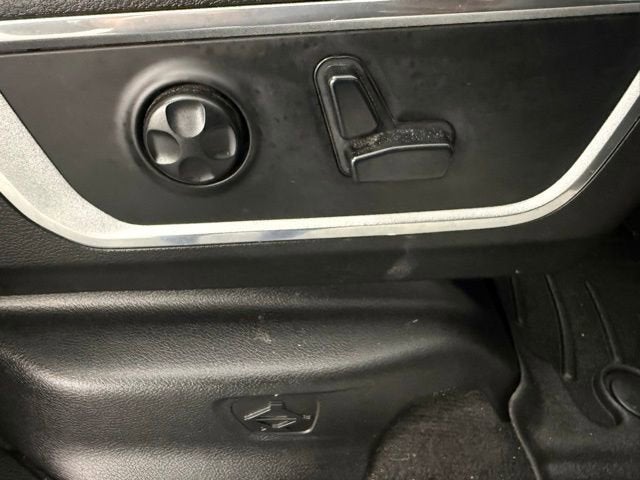 2020 RAM 1500 Laramie Crew Cab 4x4 5'7" Box