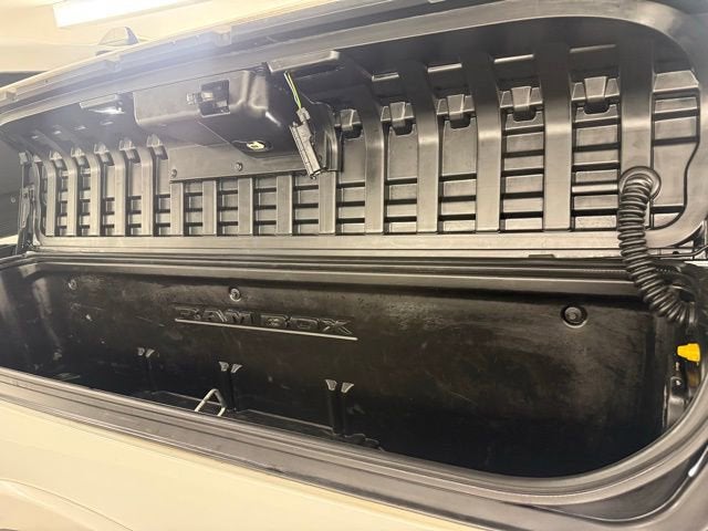 2020 RAM 1500 Laramie Crew Cab 4x4 5'7" Box