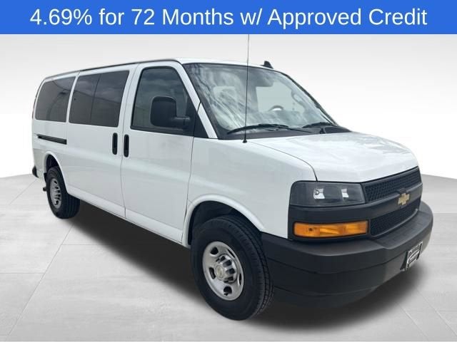 2023 Chevrolet Express Passenger 3500 1LS