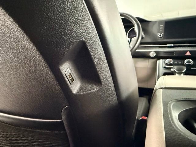 2023 Kia Carnival LX