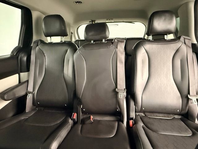 2023 Kia Carnival LX