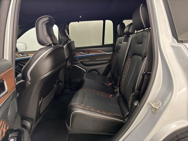 2023 Jeep Grand Cherokee Summit 4x2