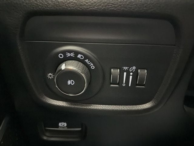 2023 Jeep Grand Cherokee Summit 4x2