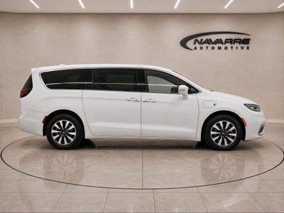 2022 Chrysler Pacifica Hybrid Touring L