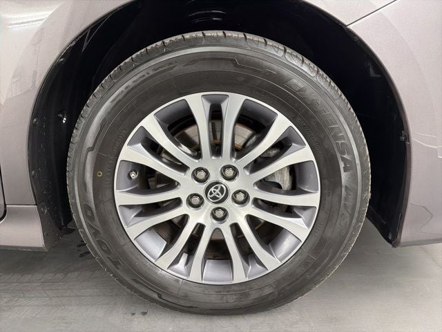 2020 Toyota Sienna XLE