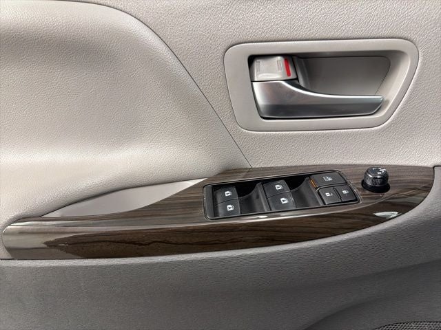 2020 Toyota Sienna XLE