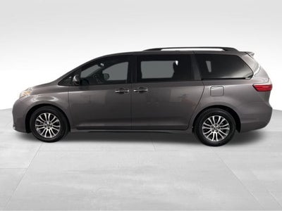2020 Toyota Sienna XLE