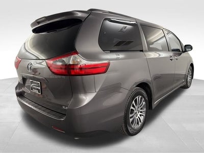 2020 Toyota Sienna XLE