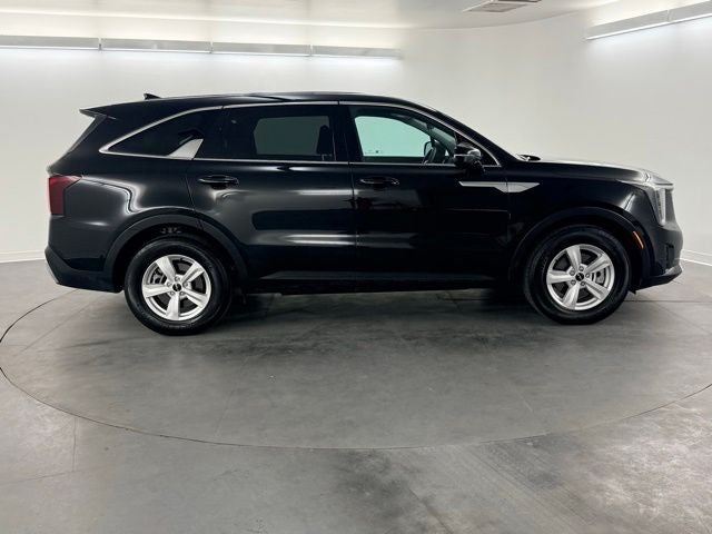 2024 Kia Sorento LX — photo 8